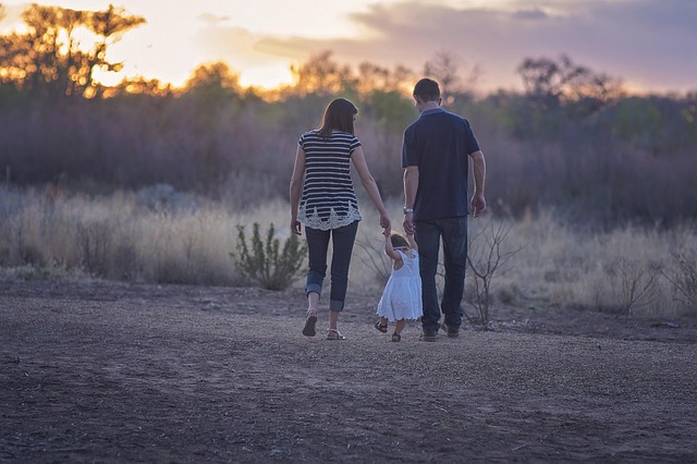 family-640x480-32981554.jpeg