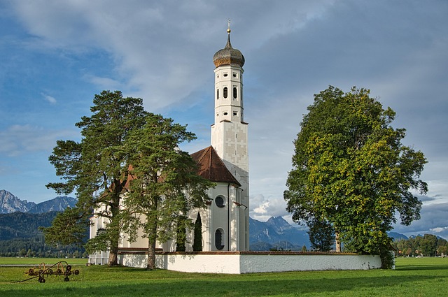 church-640x480-94460245.jpeg